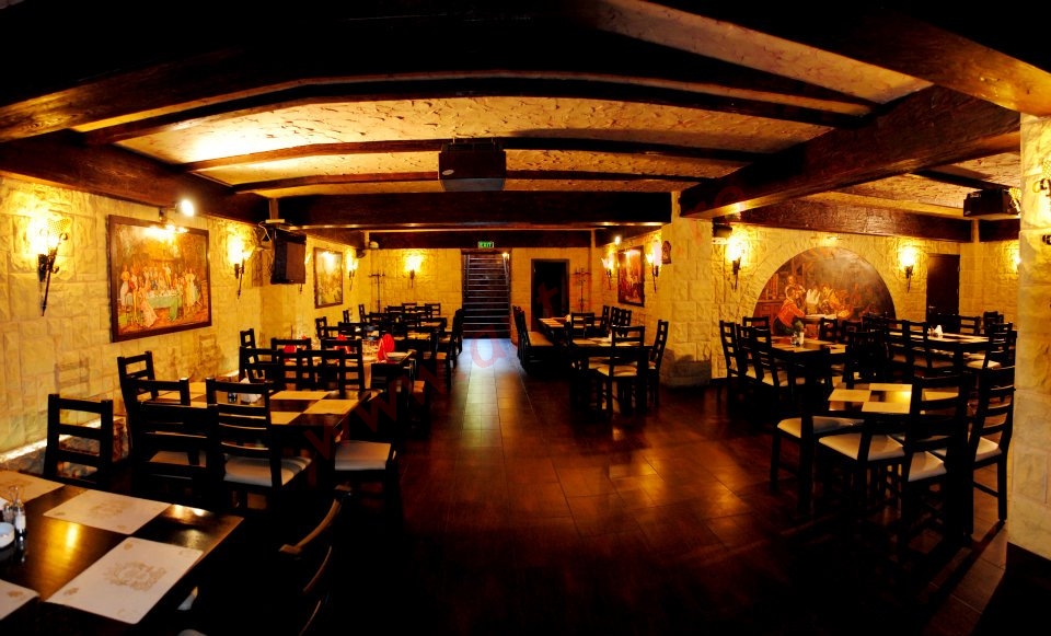 RESTAURANT CASA ZORILOR Targoviste.jpg